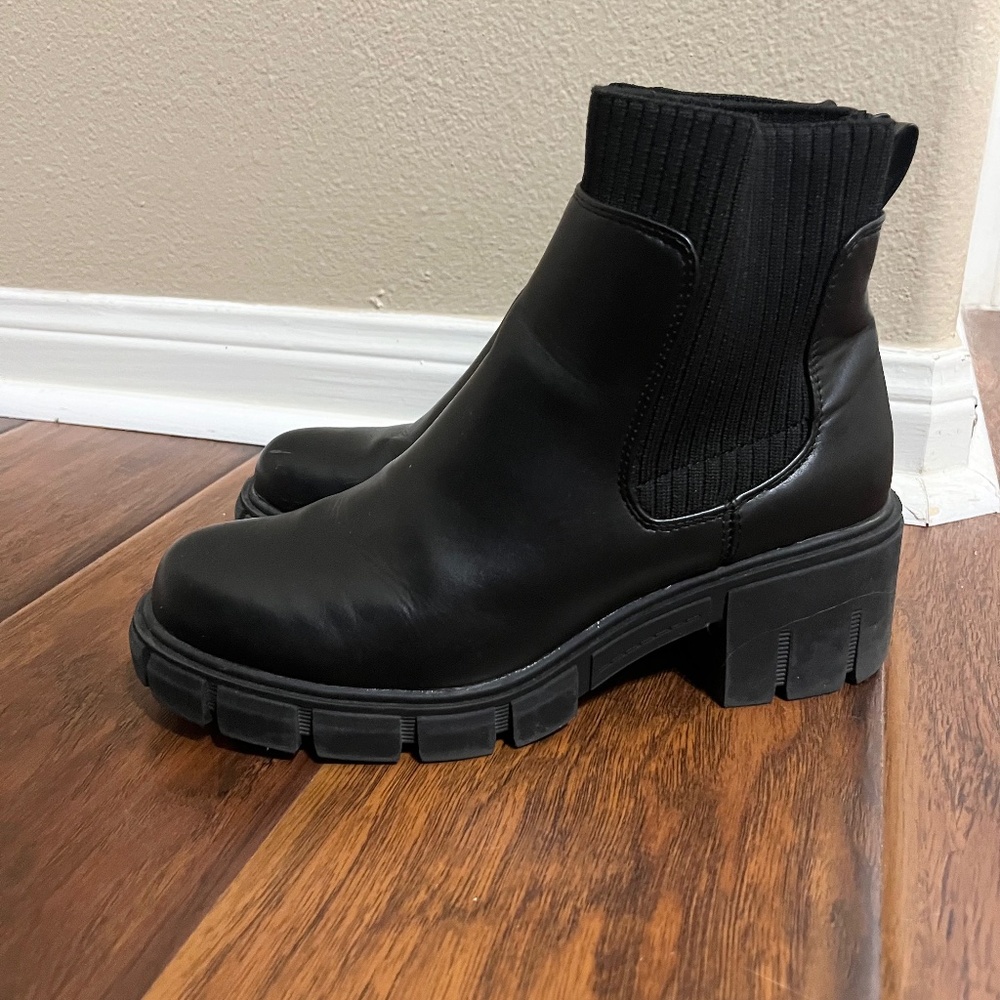 Chunky Ankle Chelsea Boots size 8